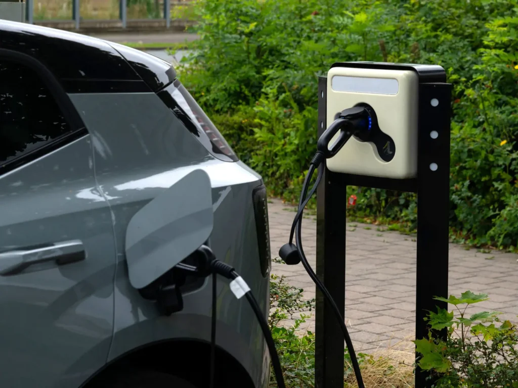 Een laadpaal plaatsen zonder zorgen